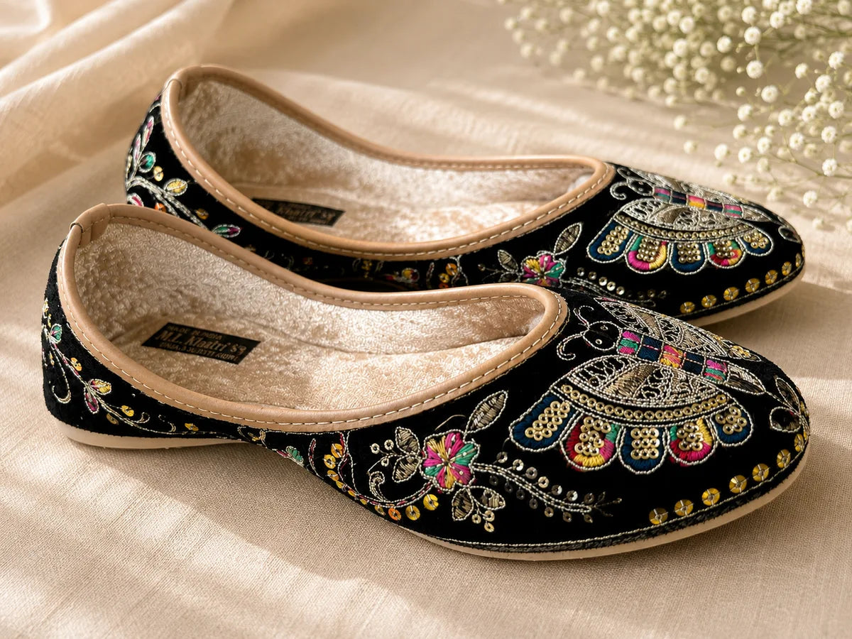 Black Multicolor Embroidered Jutti
