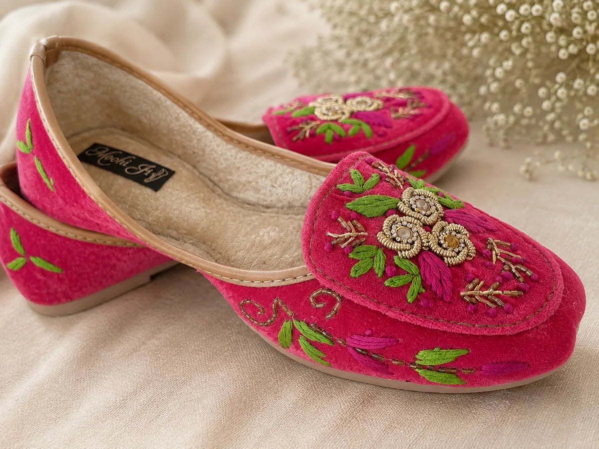 Pink Floral Embroidered Jutti