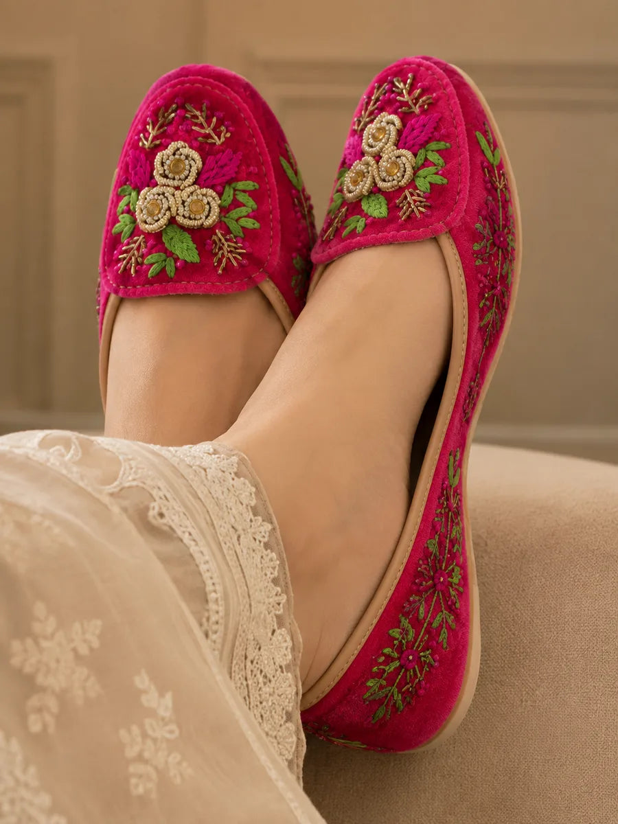 Pink Floral Embroidered Jutti