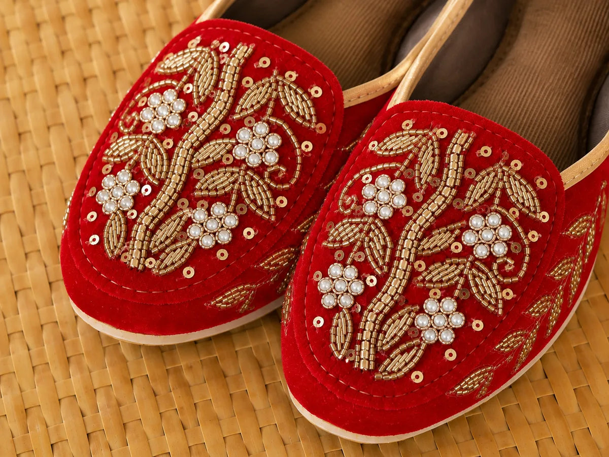 Red Golden Floral Jutti