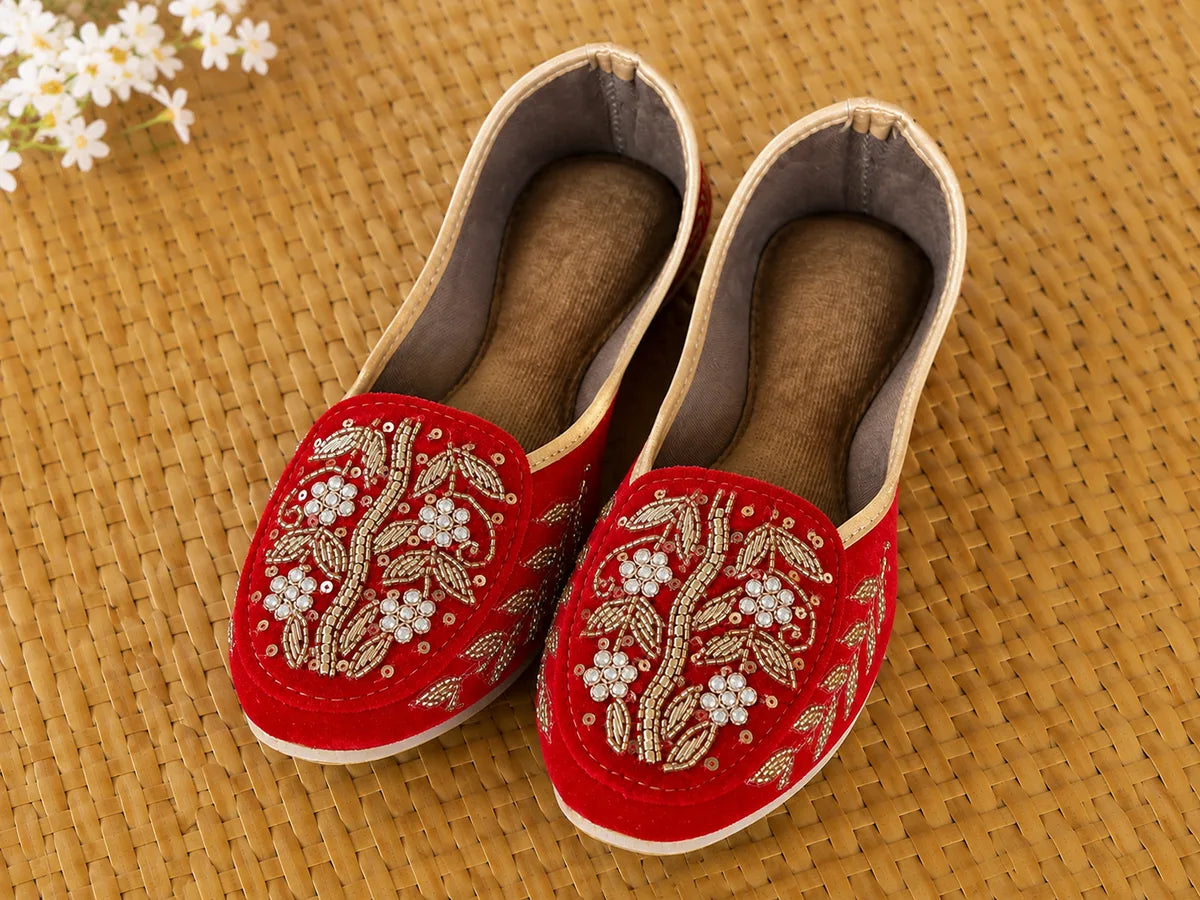 Red Golden Floral Jutti