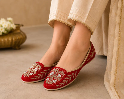 Red Golden Floral Jutti