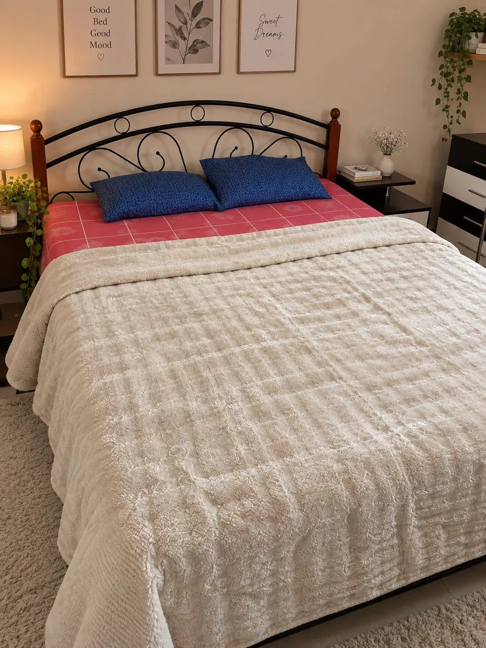White Ribbed Plush Blanket