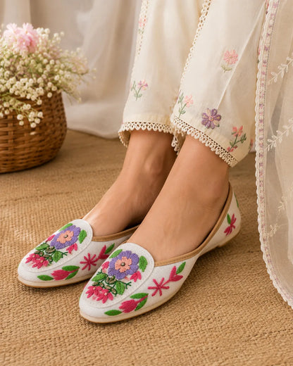 White Multicolor Floral Jutti
